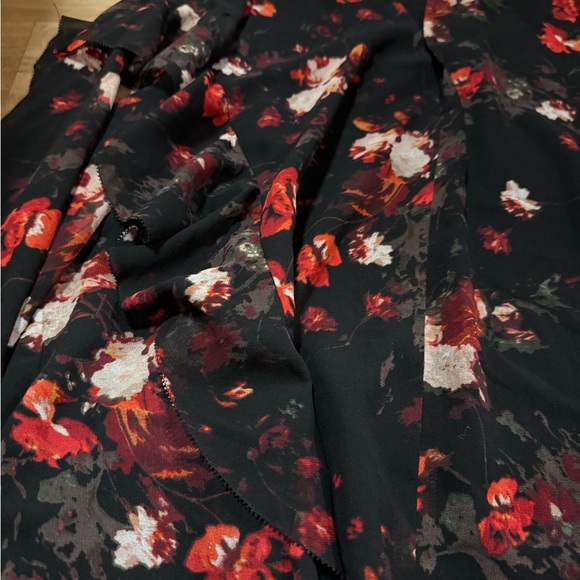 Aritzia Wilfred Lilas black floral ruffle sheer blouse top size Medium - Picture 5 of 10